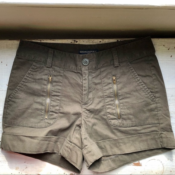 Banana Republic Olive Green Cuffed 4" Shorts - Picture 5 of 9